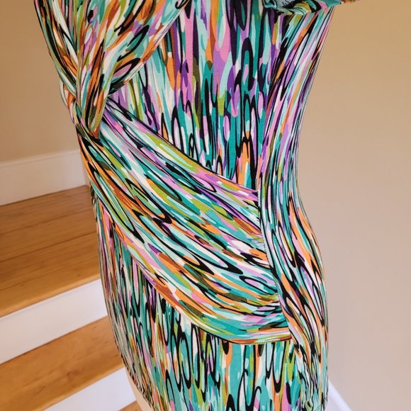 Cable & Guage Colorful Cross Over, V-Neck Women's Top. Size M - Picture 6 of 8